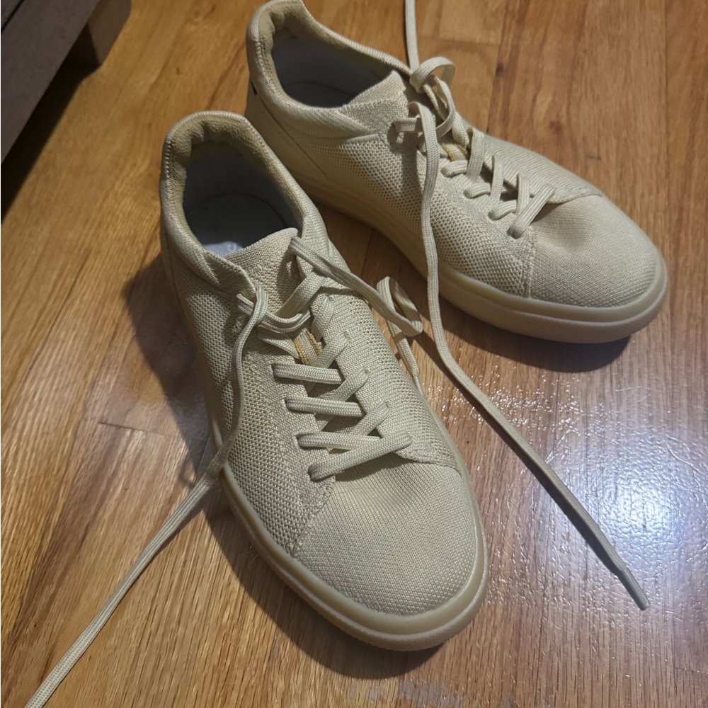 ✨BOGO FREE ENTIRE CLOSET✨ Rothy’s sneakers butter yellow